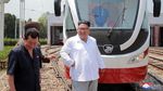 Foto: Saat Kim Jong-Un Blusukan ke Pabrik Bus di Pyongyang