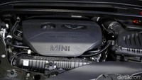 Pada New MINI Cooper S Countryman Sports, terdapat mesin 2,0 liter MINI TwinPower Turbo 4-silinder yang menghasilkan tenaga hingga 192 hp dan torsi 280 Nm, disalurkan melalui transmisi sports otomatis 8-percepatan.
