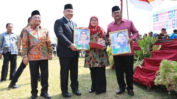 Mendes Lantik Pejabatnya di Lapangan Terbuka Kawasan Transmigrasi