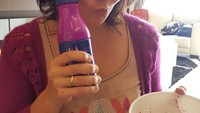 Ini dia wanita yang dinikahi Kaka Slank tahun 2002 silam. Natascha Oking merupakan seorang desainer. Ia terlihat menerapkan pola makan sehat. Foto: Instagram @nataschaule