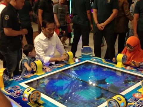 Libur Akhir Pekan, Jokowi Ajak Cucu Main ke Transmart Bogor