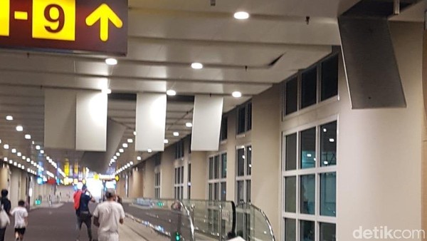 Foto: Plafon Rusak di Bandara Ngurah Rai Akibat Gempa Lombok 7 SR