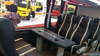 Kursi bus tingkat Laksana yang mewah.