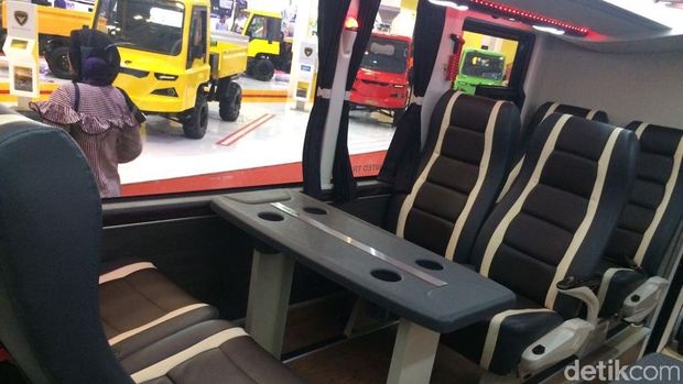 Kursi bus tingkat Laksana yang mewah