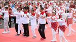 Kompaknya Peserta Senam Poco-poco Demi Pecahkan Rekor Dunia
