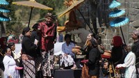 Ada beberapa tahap ritual yang harus dijalani.