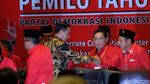 Senyum Jokowi saat Kapitra Diperkenalkan Jadi Bacaleg PDIP
