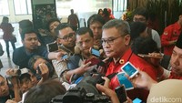 Juru Bicara Presiden, Johan Budi juga ikut pembekalan caleg PDIP. Dia maju sebagai caleg dari Dapil Jatim VII (Andhika Prasetia/detikcom)