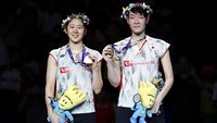 Matsutomo/Nagahara memenangi duel sesama Jepang melawan Yuki Fukushima/Sayaka Hirota lewat rubber-game 19-21, 21-19, dan 22-20. Foto: Lintao Zhang/Getty Images