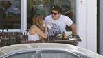 Intip Momen Makan Liam Hemsworth Bareng Keluarga dan Miley Cyrus