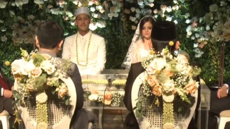 Sungkem Ke Orang Tua, Tasya tak Kuasa Menahan Tangis Sungkem Ke Orang Tua, Tasya tak Kuasa Menahan Tangis