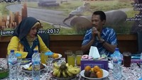 Sering diundang sebagaim pembicara, ini pose Neno ketika berkunjung ke ke dalam acara jamuan makan.Foto: Instagram @nenowarismanofficial