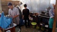 Setelah menjalani 4,5 tahun penjara, Jack tak ingin lagi aktif dalam aksi-aksi terorisme. Dia memilih berjualan makanan. Ternyata meracik bumbu lebih susah dari meracik itu (bom), katanya bercanda.