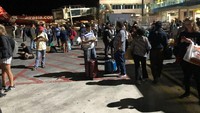 Penumpang kemudian dievakuasi ke luar gedung bandara (Foto: Dok Istimewa)
