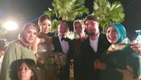 Politikus Gerindra, Ahmad Dhani menghadiri pernikahan Aryo. Dia hadir bersama sang istri, Mulan Jameela dan anaknya, Al Ghazali (Foto: Instagram Mulan Jameela)