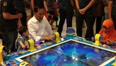 Saat Jokowi dan Cucu Asyik Bermain di Transmart Carrefour Bogor
