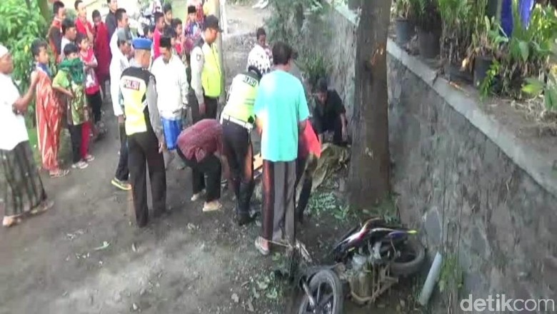 Diduga Ngantuk Lalu Tabrak Pohon, Pengendara Motor Ini Tewas Diduga Ngantuk Lalu Tabrak Pohon, Pengendara Motor Ini Tewas