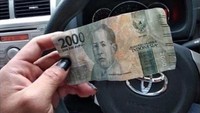 Anter jemput pakai mobil, bayarnya Rp 2000. Nggak ngasih tip. Nyeseknya kerasa nggak? Istimewa/Instagram.