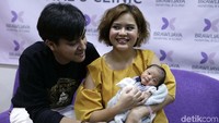 Mytha dan Barry akhirnya dikaruniai buah hati pertama mereka. Foto: Palevi S/detikHOT