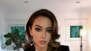Bedanya, Chloe lahir pada 1992, sedangkan Logan pada 1995. Foto: Instagram/chloebennet