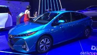Penambahan ini tak lepas dari raihan penjualan yang telah dicapai oleh Prius Hybrid Electric Vehicle (HEV) di Indonesia pada angka 2.600 unit. Foto: Dadan Kuswaraharja
