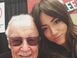 Potret Chloe Bennet, Pacar YouTuber Rusuh Logan Paul