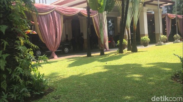 Jokowi Hadiri Pernikahan Anak Menpar di Hotel Dhamawangsa