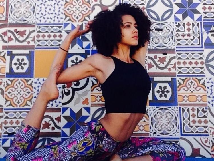 Foto: Seksinya Nathalie Missandei Game Of Thrones Saat Pose Yoga
