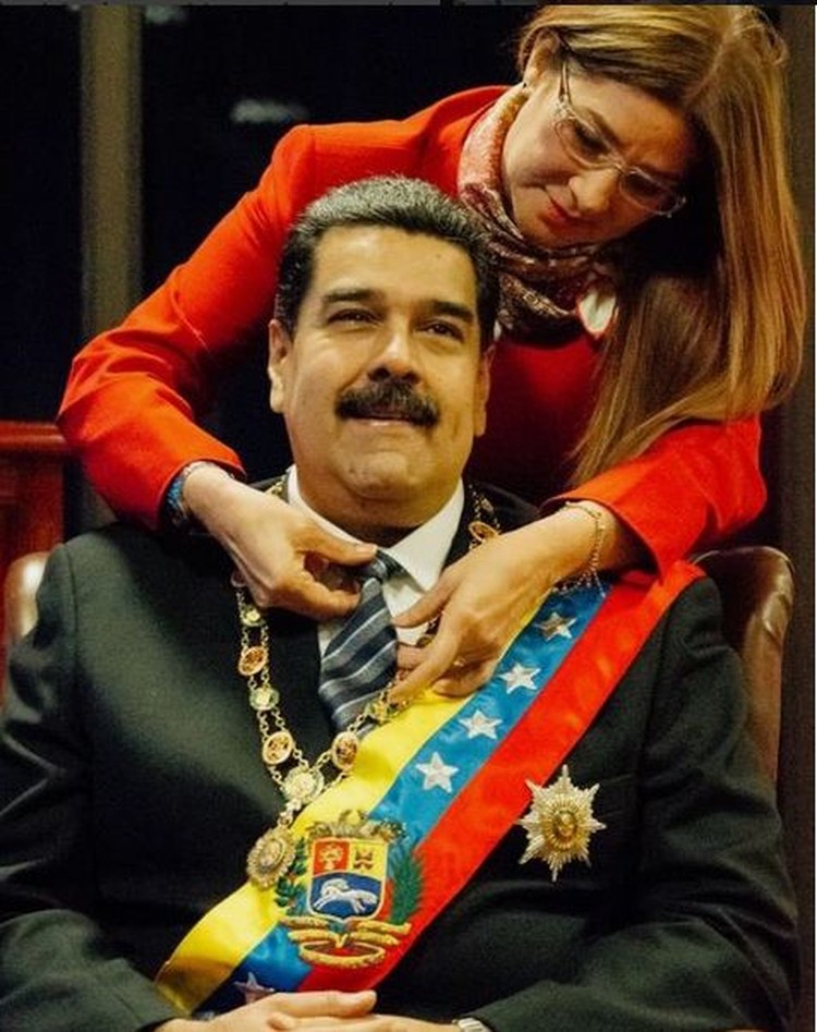 Foto-foto Romantis Presiden Venezuela Bersama Istrinya