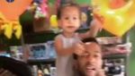 Momen Bahagia John Legend dan Chrissy Teigen Sebelum Gempa Lombok