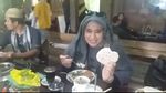Lahapnya Neno Warisman Saat Cicip Durian dan Makan Siang Bersama Prabowo