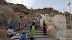 Penampakan Foto-foto Bertebaran di Jabal Rahmah