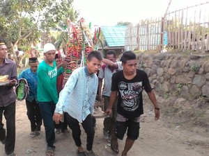 Melihat Sunat di Dompu, Anak Bisa Gila Bila Tak Dikasih Sesajen