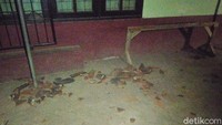 Foto: Gempa membuat warga Mataram berlarian keluar rumah. (Harry-detik)