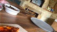 Kala santai, keluarga David Beckham kompak membuat pizza. Wah, kelihatannya enak ya? Foto: Instagram cruzbeckham