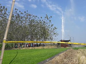 Penampakan Semburan Lumpur 30 Meter di Ngawi yang Bikin Geger