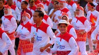 Usai senam, Jokowi dan JK menyalami satu per satu menteri yang hadir dan juga Gubernur DKI Jakarta Anies Baswedan (Foto: Andhika Prasetia/detikcom)