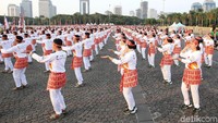 Senam poco-poco di Monas ini diikuti ribuan peserta.