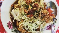 Karena bahannya sederhana, kupat tahu bisa dibuat sendiri di rumah. Di beberapa kota dan di Jakarta ada banyak penjual KTM. Foto : Instagram @adeciprut