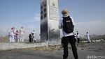 Penampakan Foto-foto Bertebaran di Jabal Rahmah