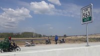Karena takut terjadi hal-hal yang tidak diinginkan, Mujianto melapor ke perangkat desa dan polsek setempat.