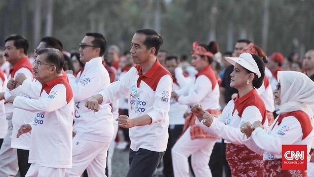 Jokowi dan Iriana ikut senam poco-poco