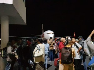 Diguncang Gempa, Penumpang Pesawat Dievakuasi ke Luar Bandara Lombok