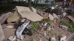 Penampakan Motor Tertimpa Reruntuhan di Bali Akibat Gempa