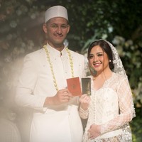 Tasya Kamila menggelar akad pernikahan pada Minggu, (5/8/2018). Mantan penyanyi cilik yang dikenal lewat lagu Anak Gembala ini menikahi Randi Bachtiar. Foto: Instagram