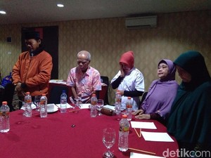 Isak Tangis Pecah di Peringatan 15 Tahun Tragedi Bom JW Marriot