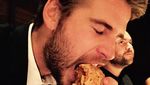 Intip Momen Makan Liam Hemsworth Bareng Keluarga dan Miley Cyrus