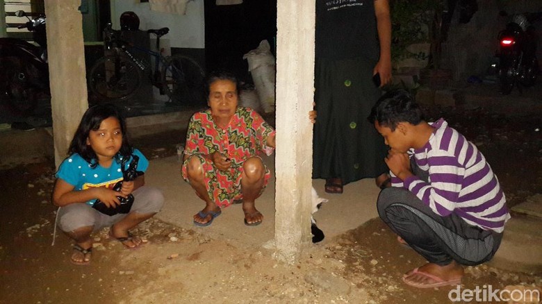 Gempa 7 SR di NTB Terasa di Pacitan, Warga Berlarian Keluar Rumah Gempa 7 SR di NTB Terasa di Pacitan, Warga Berlarian Keluar Rumah