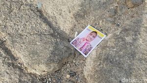 Penampakan Foto-foto Bertebaran di Jabal Rahmah