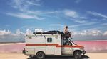 Pria Ini Sulap Ambulans Tua jadi Rumah Berjalan